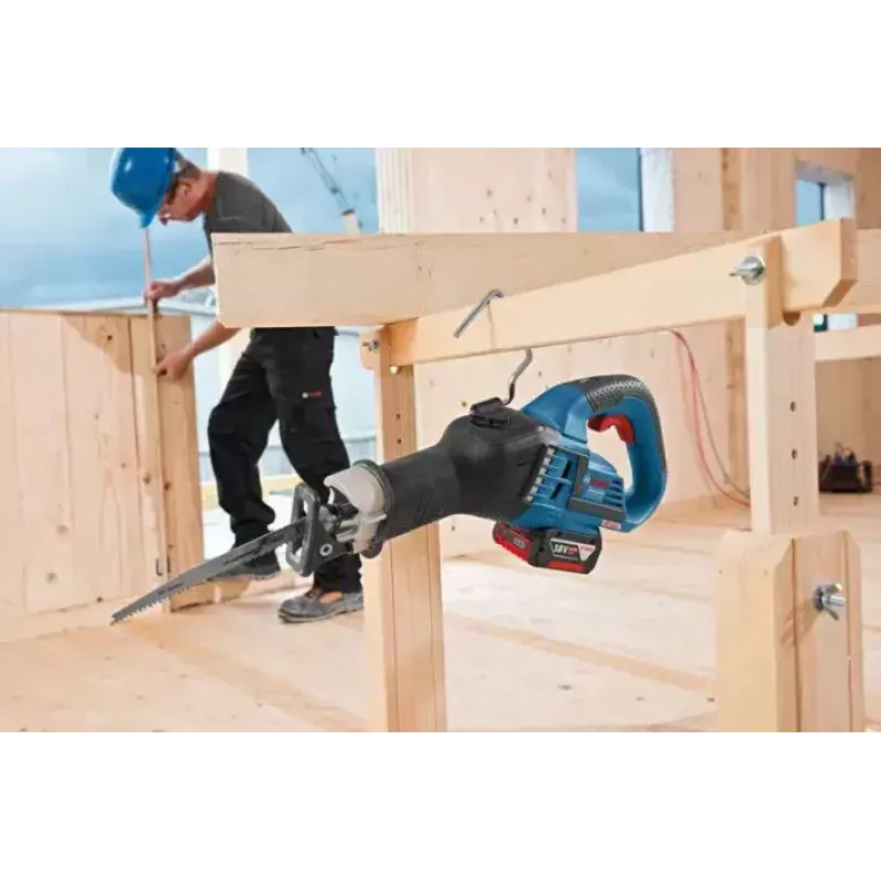 Bosch GSA 18V-32 Professional sierra de sable inalámbrica, 18 V, carrera de 32 mm, sin batería ni cargador, en maletín, azul/negro