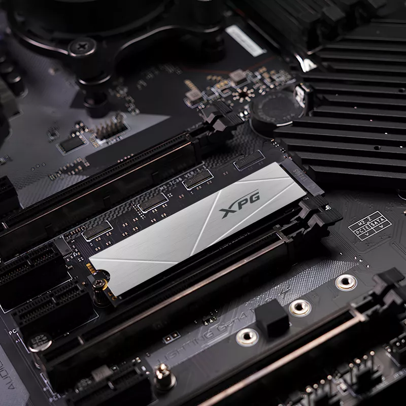 Disco SSD ADATA 2 TB M.2 PCI Express 4.0 NVMe GAMMIX S60