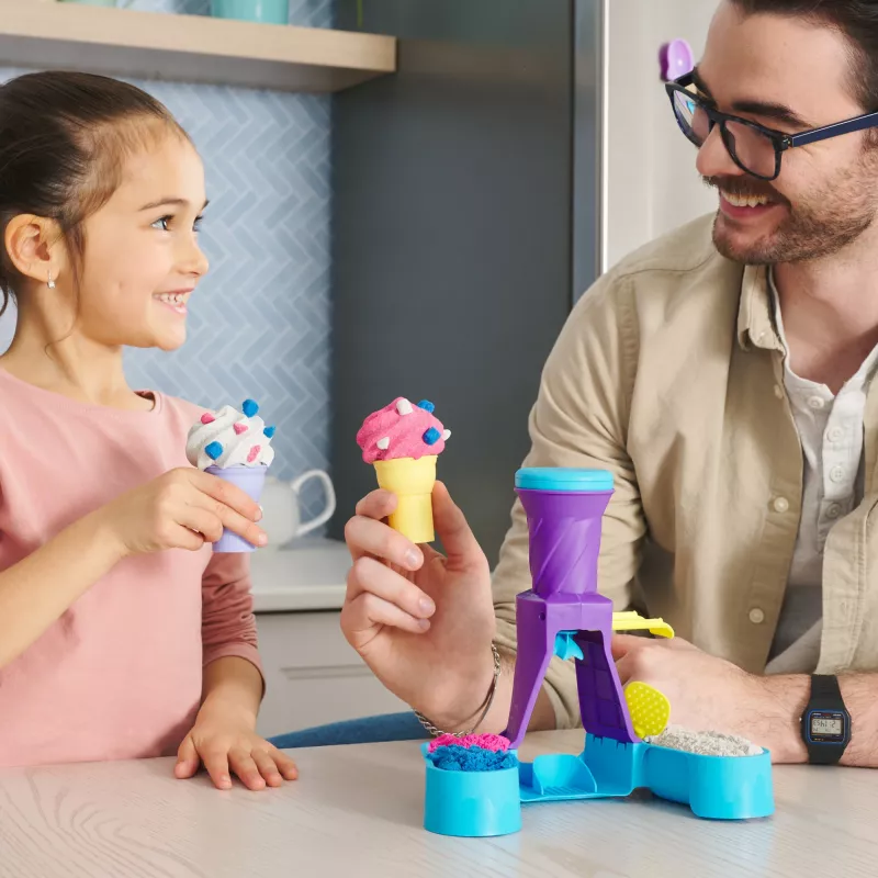 Spin Master Kinetic Sand Soft Serve Station 6068385 arena para jugar, 396 g, a partir de 3 años