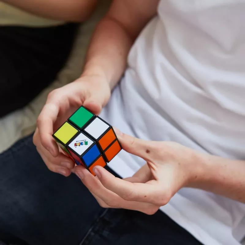 Rubik’s Mini 2x2, puzzle clásico de combinación de colores 2x2, formato de bolsillo, juguete desafiante, el envase puede variar