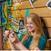 Rubik’s Mini 2x2, puzzle clásico de combinación de colores 2x2, formato de bolsillo, juguete desafiante, el envase puede variar