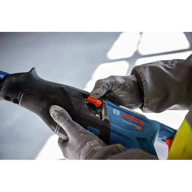 Bosch GSA 18V-28 Professional BITURBO sierra de sable a batería, 18 V, carrera de 28 mm, sin batería, L-BOXX, azul/negra
