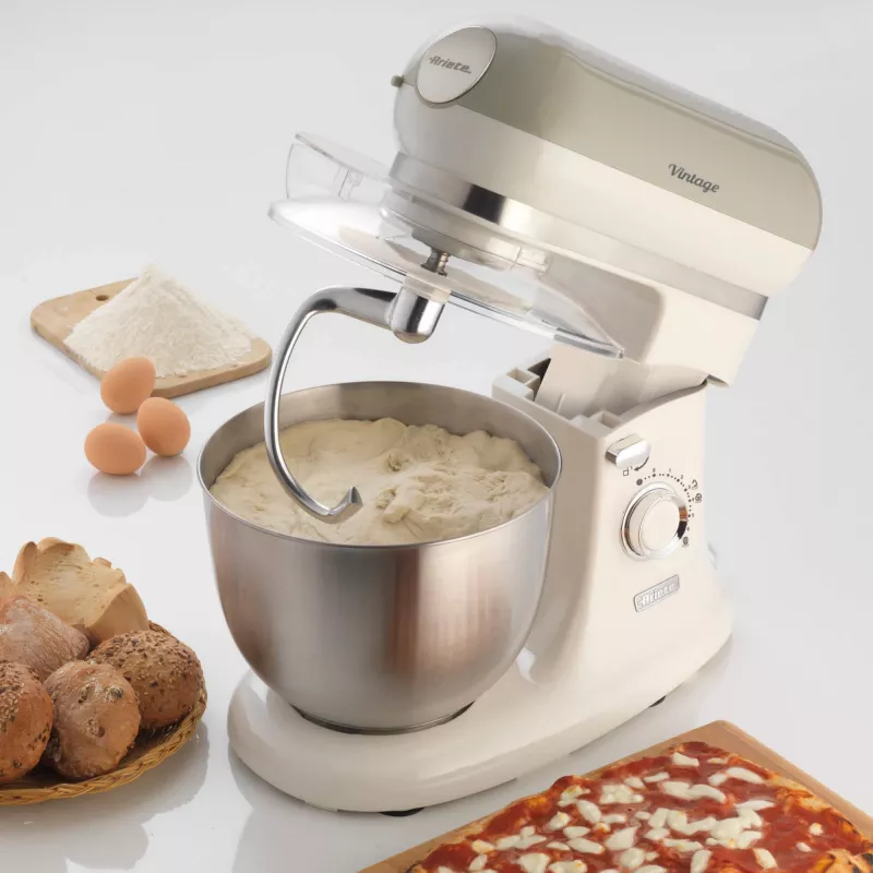 Ariete 1588 Vintage batidora amasadora, batidora planetaria para pan, pizza, tartas y bollería, capacidad 5,5 l, 7 velocidades, 2400 vatios, beige pastel