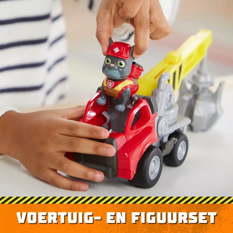 Rubble & Crew, camión grúa de juguete con pinza Chargers con piezas móviles y una figura de acción coleccionable, juguete para niños a partir de 3 años