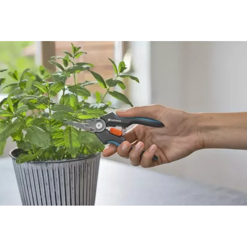 Tijera de podar Gardena GripCut 12213-20 mango de plástico negro verde hoja de acero inoxidable