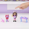 Casa de muñecas de Gabby, set de taller de arte con 2 figuras, 2 accesorios, entrega y mueble, juguete para niños a partir de 3 años