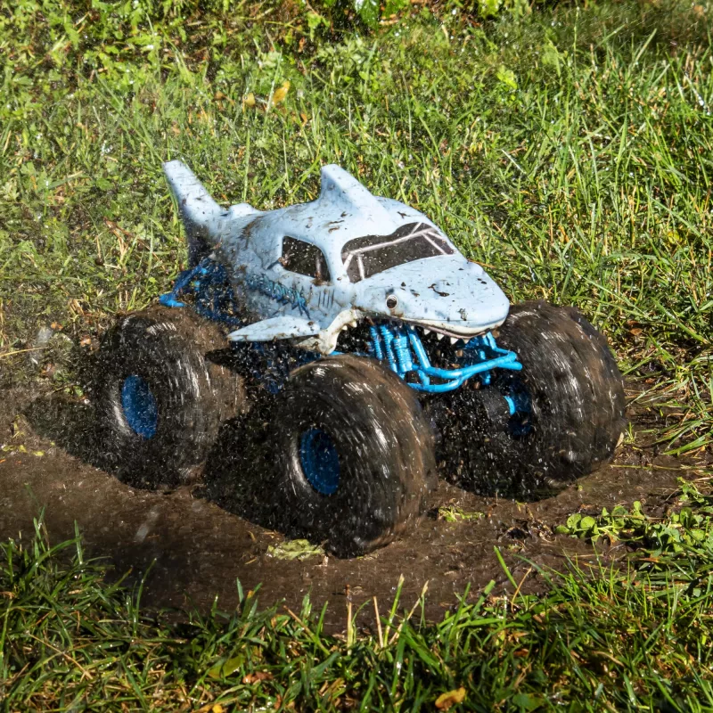 Monster Jam, camión monstruo teledirigido oficial Megalodon STORM All-Terrain, escala 1:15