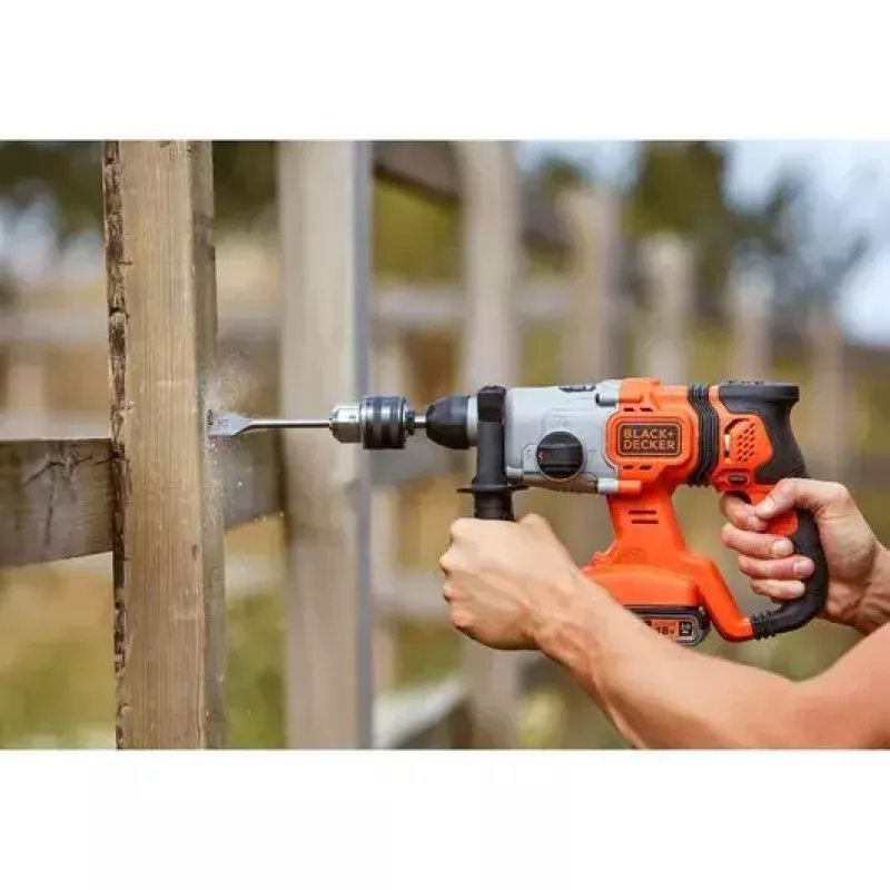 Taladradora Black & Decker BCD900B-XJ