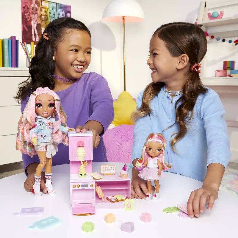 Rainbow High Little Dessert Shop with Kandy 522058-EUC set de juego con figura de juguete, a partir de 6 años