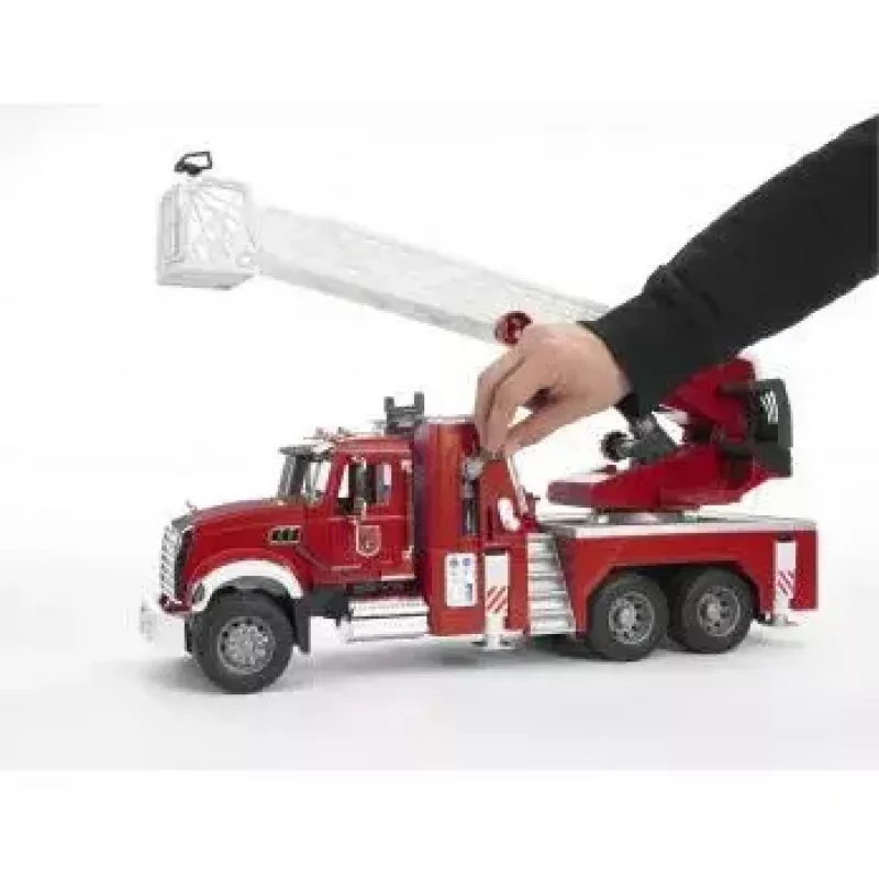 Camión de bomberos BRUDER MACK Granite con bomba de agua
