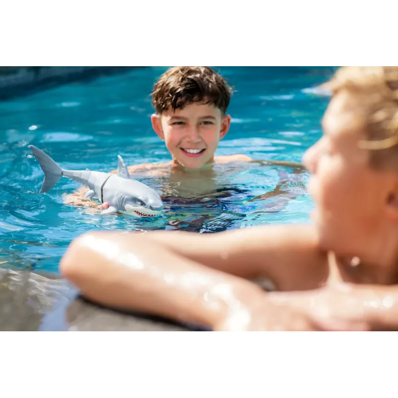 Zuru Robo Alive Gran Tiburón Blanco 71126 — figura interactiva a pilas para jugar en el agua