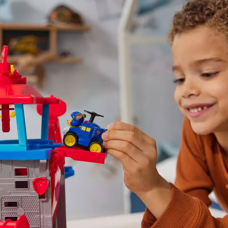 PAW Patrol : Air Rescue, set de juego Pup Squad Adventure Bay Airport, con coche de juguete Chase y lanzador de vehículos, juguete infantil para niños y niñas a partir de 3 años
