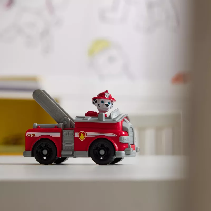 PAW Patrol, el camión de bomberos de Marshall, vehículo de juguete con figura de acción coleccionable, juguete infantil de fabricación sostenible para niños y niñas a partir de 3 años
