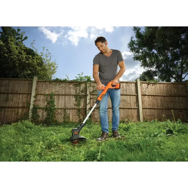 Black & Decker ST182320-QW cortabordes a batería, 18 V, 2,0 Ah Li-Ion, ancho de corte de 25 cm, con batería y cargador, naranja/negro