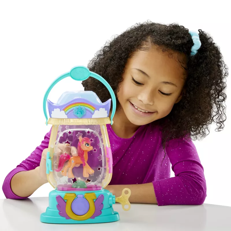 My Little Pony : Una nueva generación – Linterna Sparkle Reveal Sunny Starscout – Juguete luminoso con 25 piezas, sorpresas