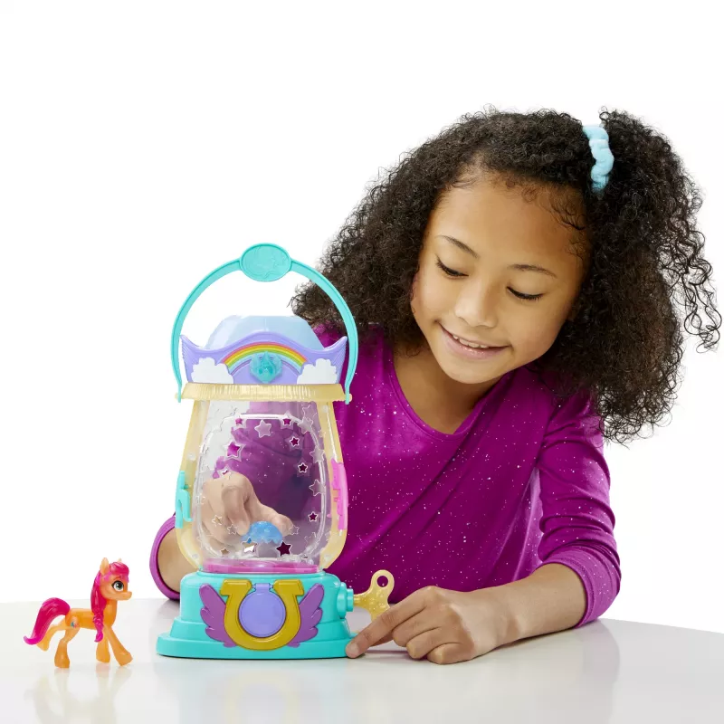 My Little Pony : Una nueva generación – Linterna Sparkle Reveal Sunny Starscout – Juguete luminoso con 25 piezas, sorpresas