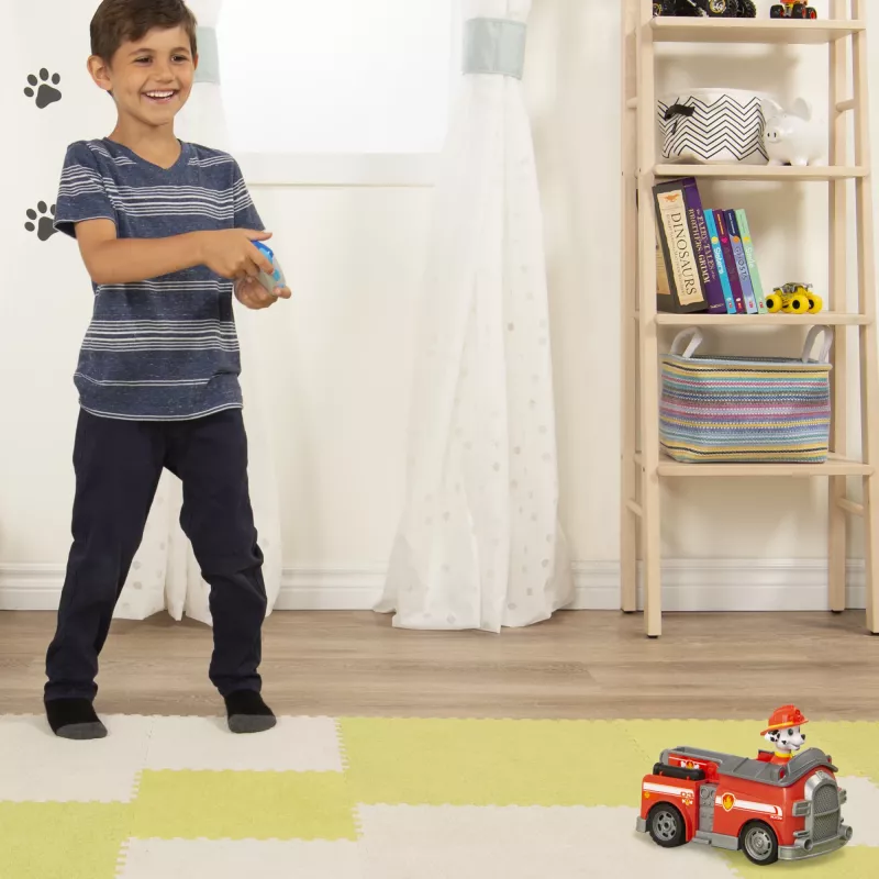 PAW Patrol, coche de bomberos teledirigido Marshall con dirección en 2 direcciones, para niños a partir de 3 años