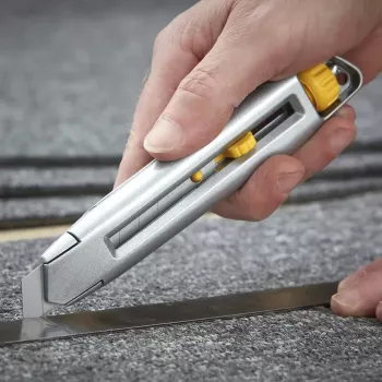 Cúter de hojas recambiables Stanley Interlock 18 mm