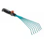 Rastrillo de mano Gardena 08917-20