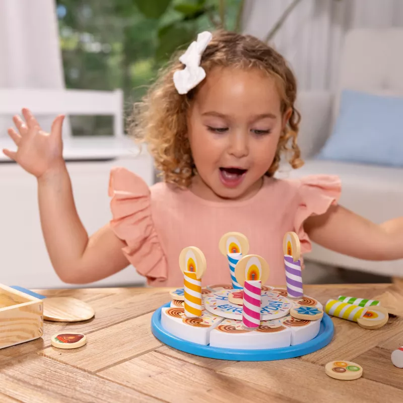 Melissa & Doug tarta de cumpleaños – alimento de juguete de madera con decoraciones intercambiables y 7 velas