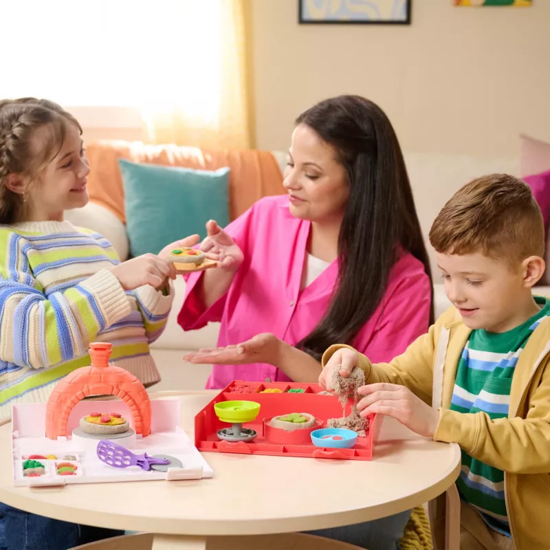 Kinetic Sand, SquishPizza set de juego de horno de pizza que crece, regalos creativos de Pascua, incluye 1 lb de arena moldeable y 5 herramientas, manualidades de alimentos de juguete para niños