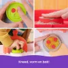 Kinetic Sand, SquishPizza set de juego de horno de pizza que crece, regalos creativos de Pascua, incluye 1 lb de arena moldeable y 5 herramientas, manualidades de alimentos de juguete para niños