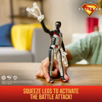 DC Comics, SUPERMAN, Mr. Terrific, Figura de acción Epic Strike, 15 cm, diseño auténtico de la película, incluye 2 accesorios, juguete para niños y niñas a partir de 4 años