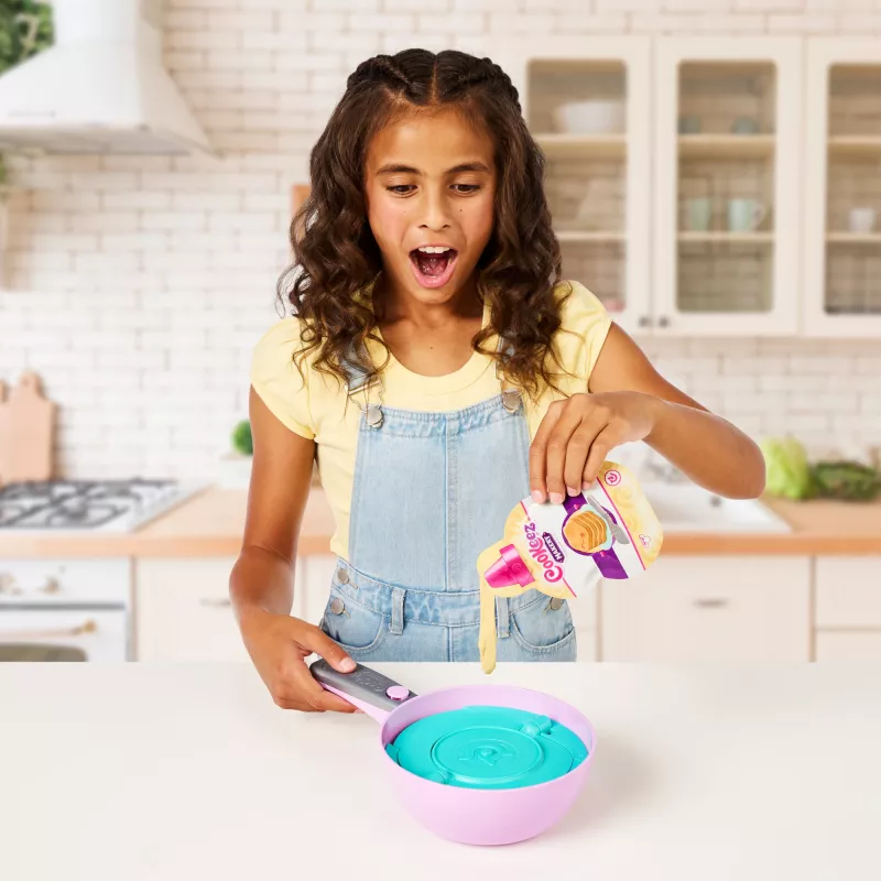Moose Toys Cookeez Makery Pancake, juguete de comida, 5 años