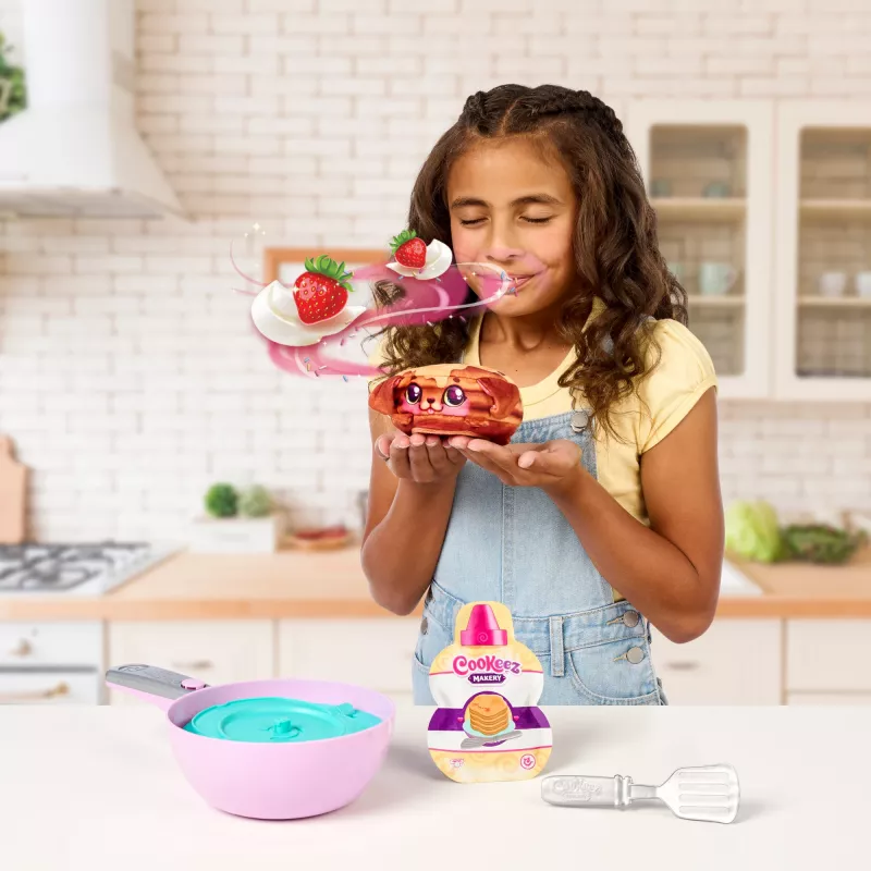 Moose Toys Cookeez Makery Pancake, juguete de comida, 5 años