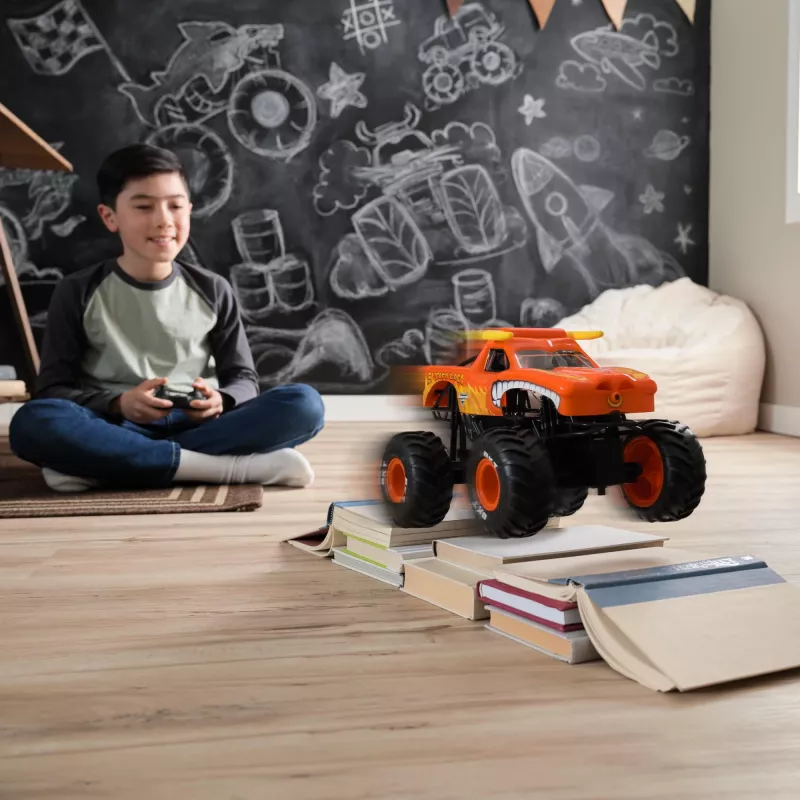 Monster Jam, El Toro Loco RC Monster Truck con efectos de humo Atomizer, escala 1:15, juguete para niños y niñas a partir de 3 años