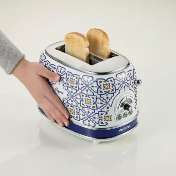 Tostadora Ariete 155 Capri, 810W, 2 rebanadas, 6 niveles de tostado, bandeja recogemigas, función descongelar, expulsión automática, sin pinzas
