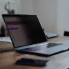 StarTech.com Filtro de privacidad para MacBook Air de 15 pulgadas 2023, extraíble y reversible, filtro de privacidad antirreflejo, protector de pantalla magnético para portátil con reducción del 51 % de luz azul
