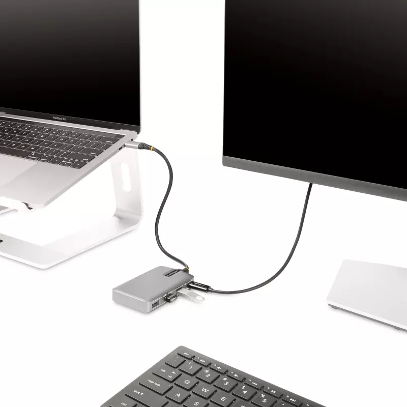Hub USB-C de 4 puertos StarTech.com con salida de vídeo USB-C DP Alt Mode 4K 60Hz - 3x USB-A, 1x USB Type-C, Power Delivery pasante de 100W, USB 3.2 10Gbps, cable de 30cm, hub USB portátil