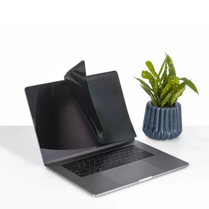 StarTech.com Filtro de privacidad para portátil de 13 pulgadas MacBook Pro y MacBook Air – Filtro de seguridad magnético y extraíble – Protección de pantalla con reducción de luz azul 16:10 – Mate/Brillante – +/-30 grados