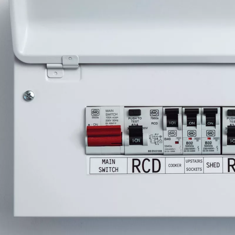 Brother PT-E560BTSP Impresora de etiquetas de transferencia térmica 180 x 180 DPI 30 mm/s con cable e inalámbrica HSE/TZe Bluetooth QWERTY