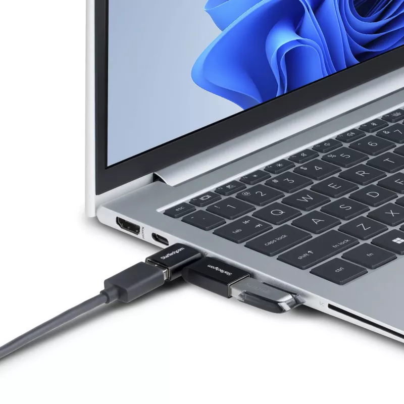 StarTech.com Adaptador USB-C a USB-A en ángulo, USB 5 Gbit/s, adaptador compacto de conector macho USB-C a conector hembra USB-A, carcasa metálica, macho/hembra