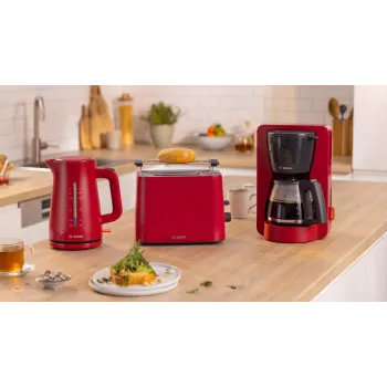 Cafetera de filtro Bosch TKA3M134 — depósito de agua de 1,4 l, capacidad para 15 tazas, roja