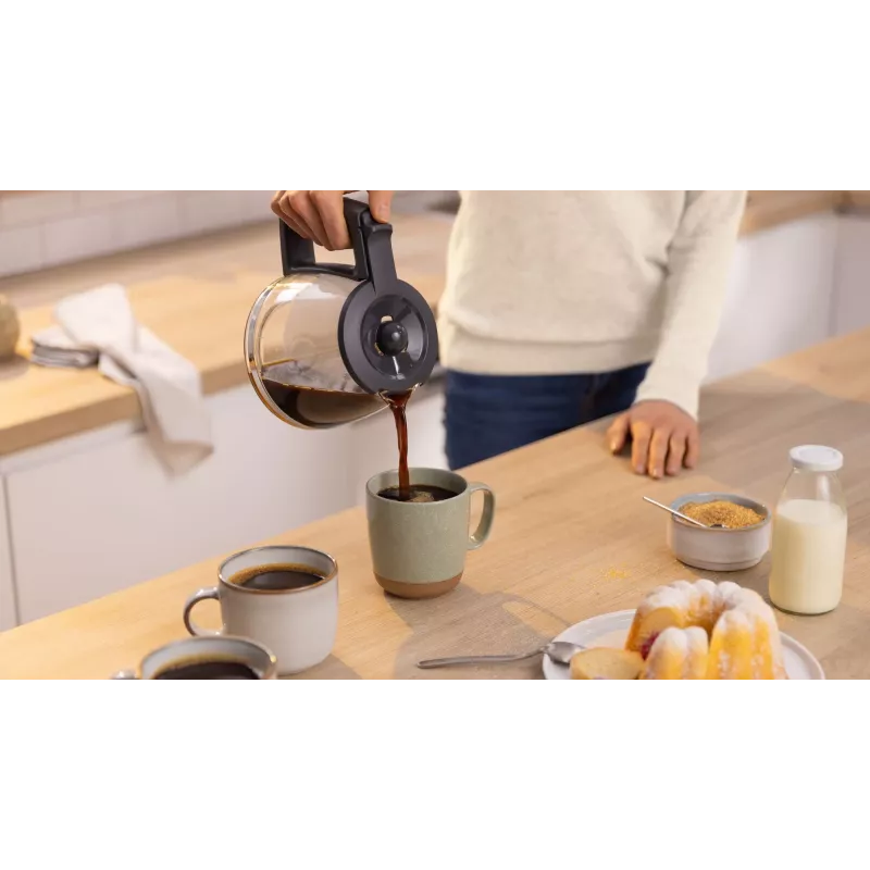 Cafetera de filtro Bosch TKA3M134 — depósito de agua de 1,4 l, capacidad para 15 tazas, roja