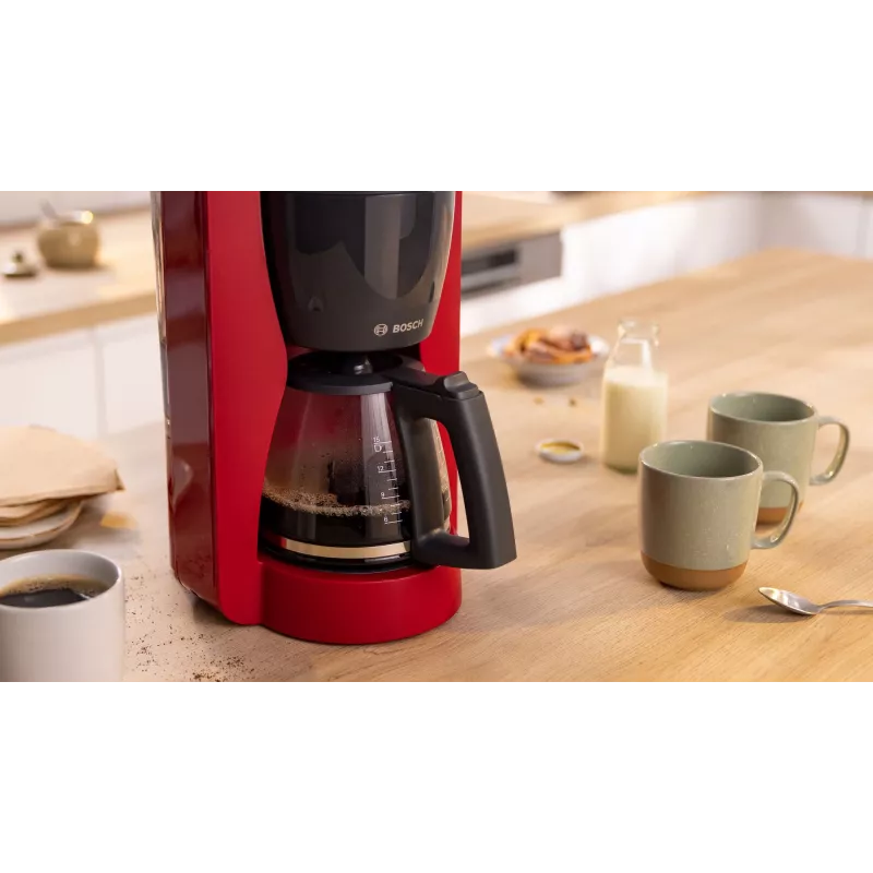 Cafetera de filtro Bosch TKA3M134 — depósito de agua de 1,4 l, capacidad para 15 tazas, roja
