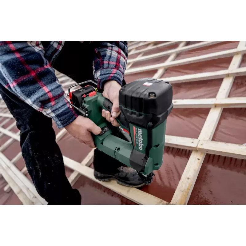 Clavadora Metabo NFR 18 LTX 90 BL Batería 4 Ah 550 disparos/min