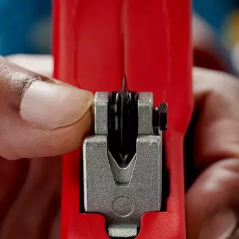 Cortatubos Knipex 90 31 03 BK apto para latón, cobre, acero