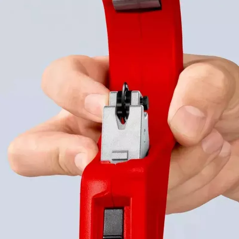 Cortatubos Knipex 90 31 03 BK apto para latón, cobre, acero