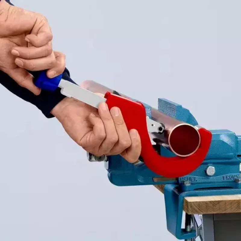 Cortatubos Knipex 90 31 03 BK apto para latón, cobre, acero
