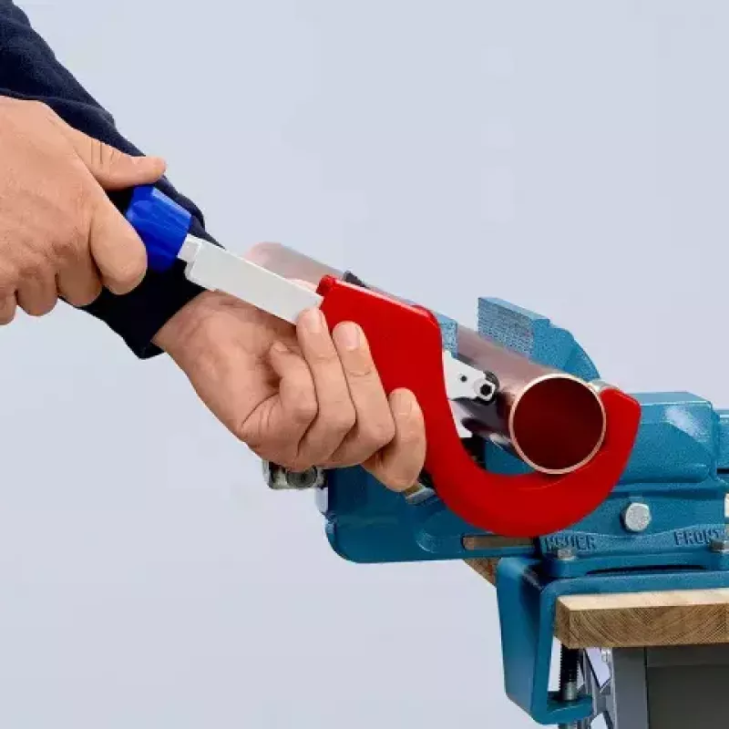 Cortatubos Knipex 90 31 03 BK apto para latón, cobre, acero