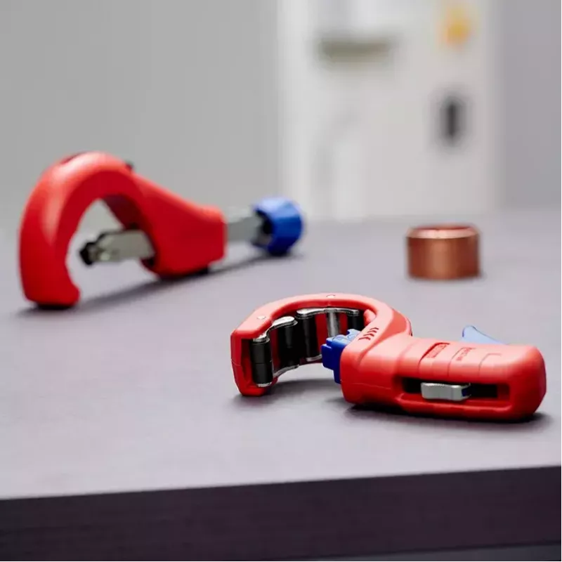Cortatubos Knipex 90 31 03 BK apto para latón, cobre, acero