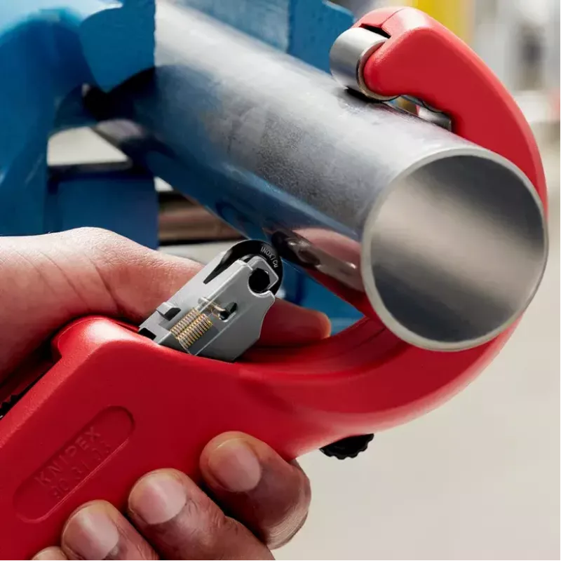 Cortatubos Knipex 90 31 03 BK apto para latón, cobre, acero