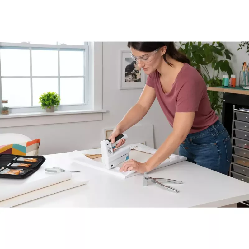 Clavadora/grapadora Black & Decker BCN115-XJ 1 ud.
