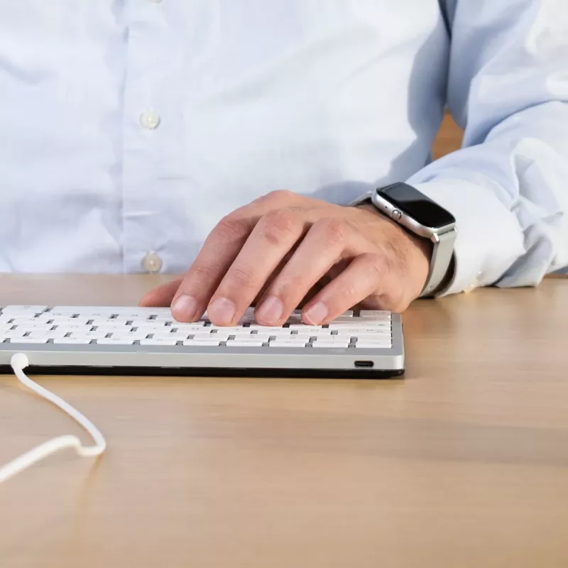 Teclado ergonómico R-Go Tools R-Go Compact Break, teclado compacto con software de pausas, QWERTY (US), con cable, blanco