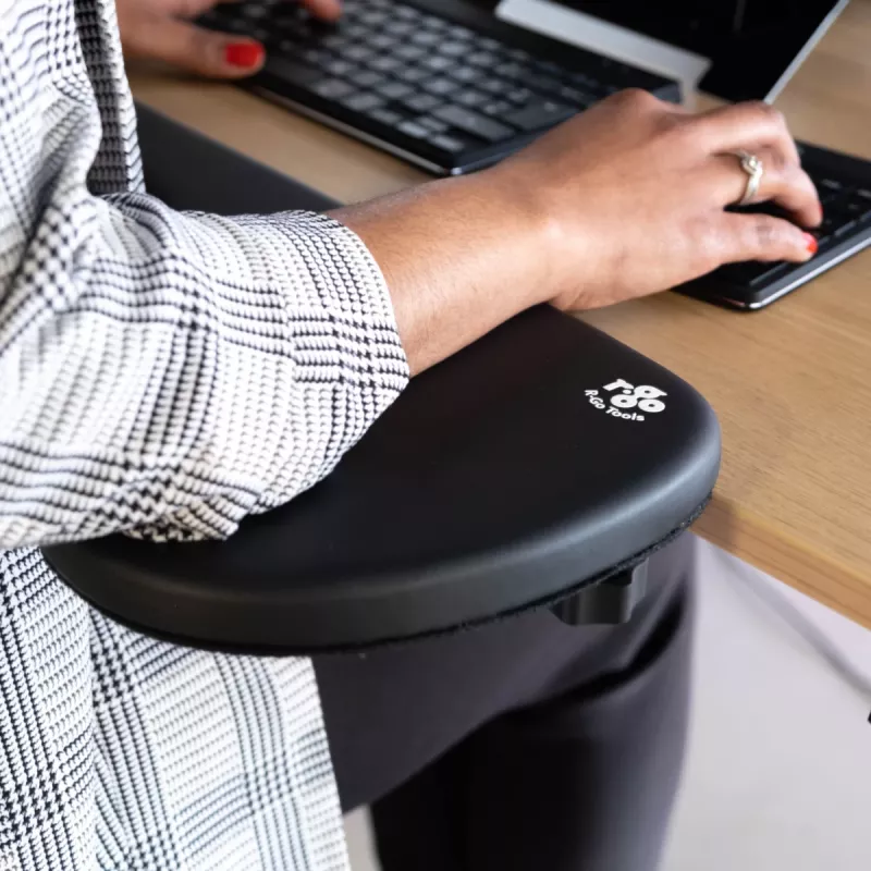 Reposabrazos R-Go Tools R-Go, ergonómico, simétrico, con recorte abdominal, espuma suave, negro