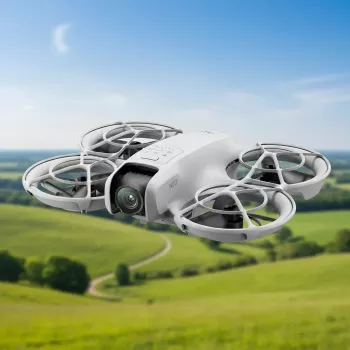 Dron ligero DJI Neo de 135g con cámara 4K Ultra HD, hasta 18 minutos de vuelo con una carga, sin mando
